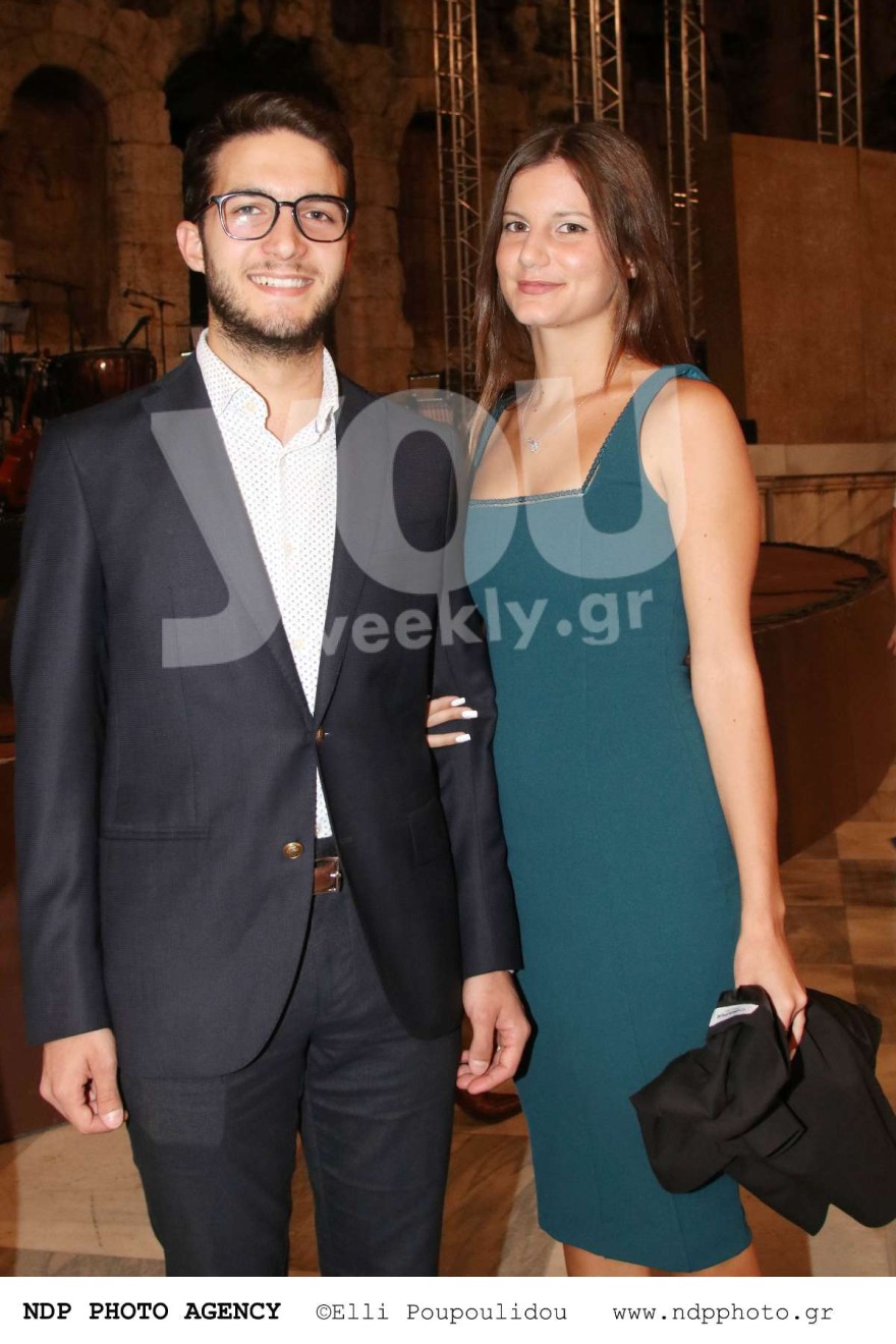 Με τα δίδυμα σε βραδινή έξοδο η Νατάσα Παζαΐτη φωτογραφίες