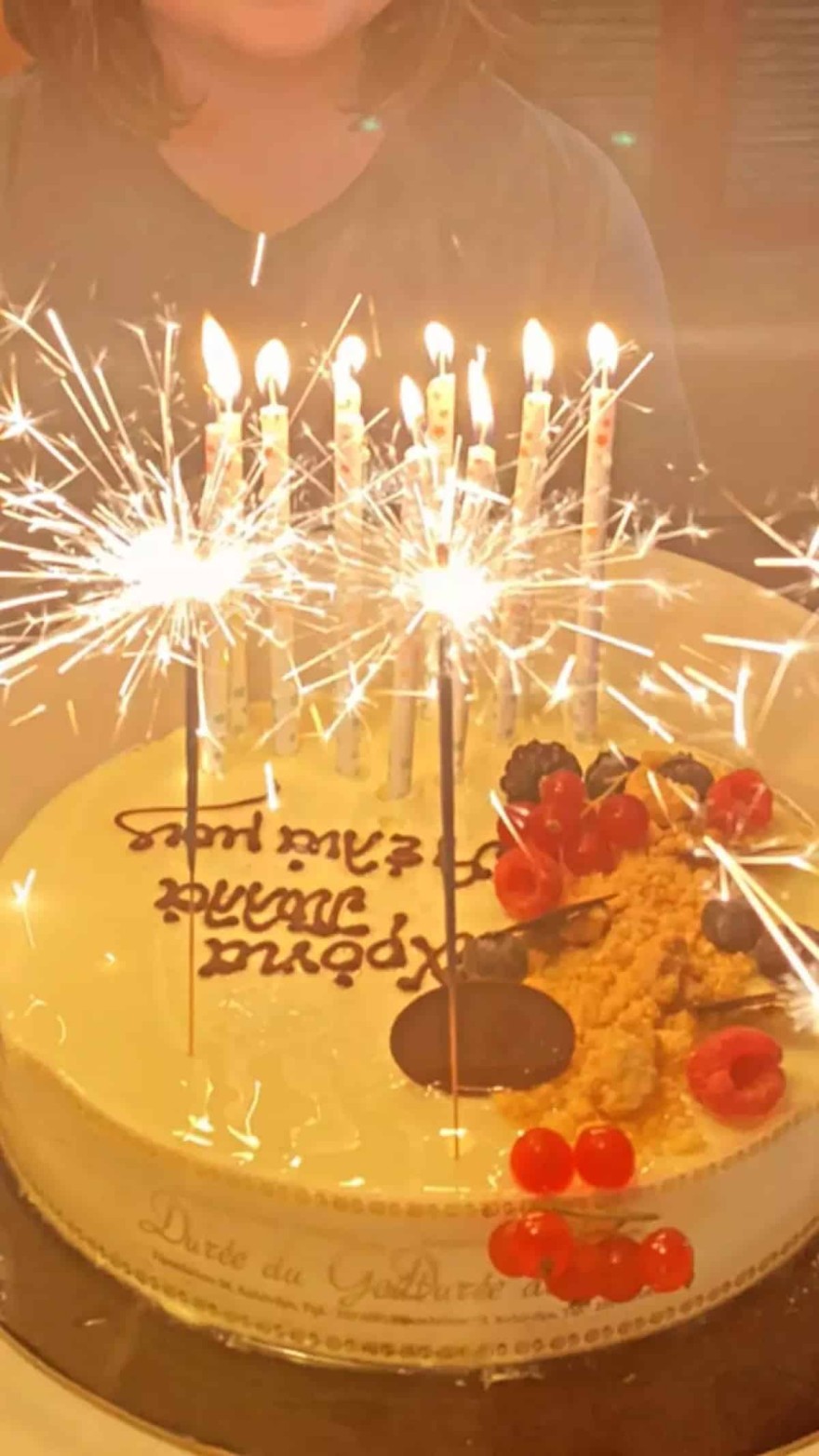 Η τούρτα - έκπληξη στην κόρη της Καραβάτου για τα γενέθλιά της