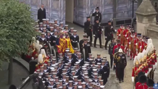 Κηδεία βασίλισσας Ελισάβετ: Ξεκινά η νεκρική πομπή - Δείτε live το «τελευταίο αντίο»