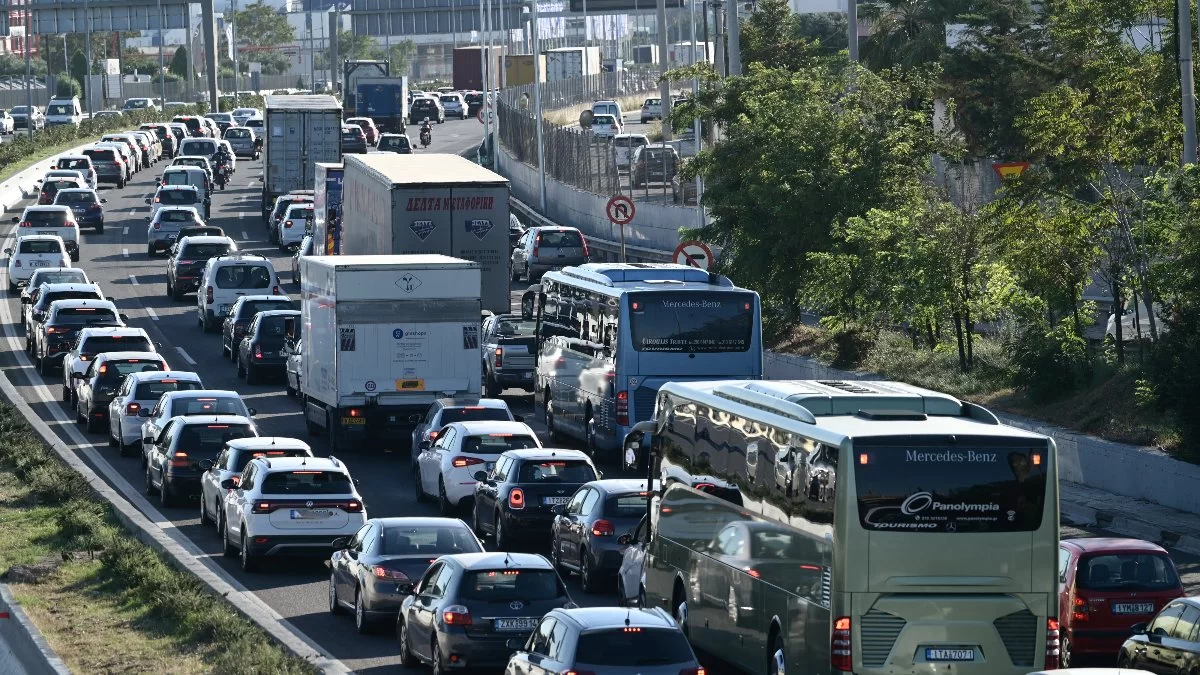 ''Κόλαση'' στους δρόμους της Αθήνας - Τεράστια κυκλοφοριακά προβλήματα σε τρία νευραλγικά σημεία