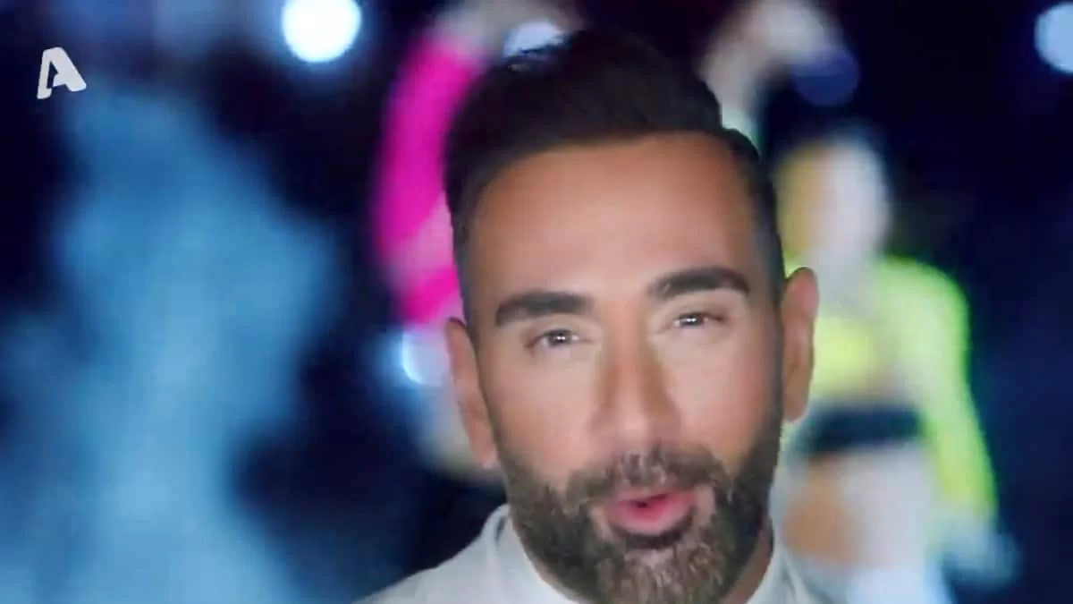 Στον αέρα το τρέιλερ του J2US - Μέσα σε κοντέινερ έφτασε ο κριτής έκπληξη του show