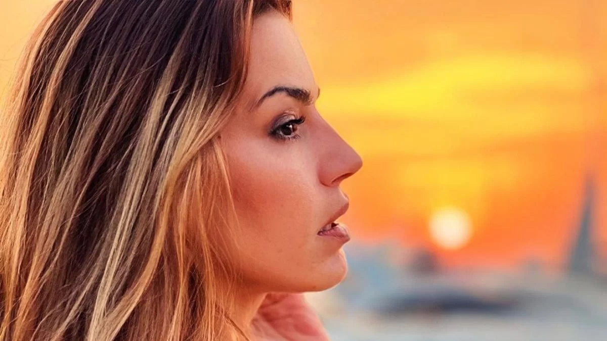 Πέταξε το πάνω του μαγιό και αποκάλυψε το τατουάζ της - Οι αποκαλυπτικές φωτογραφίες της Kολέτσα που ''τρέλαναν'' το Instagram