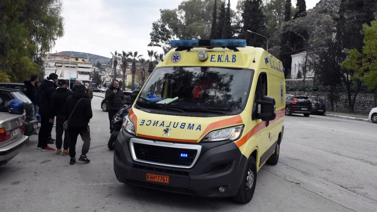 Σοκ στο Κολωνάκι: Άνδρας έπεσε στο κενό από πολυκατοικία