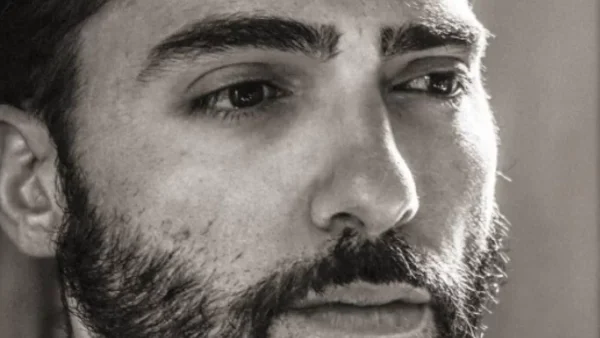 Γη της Ελιάς: Ο Κουράκος πιάνει στα πράσα την Ιουλία με τον Στάθη!