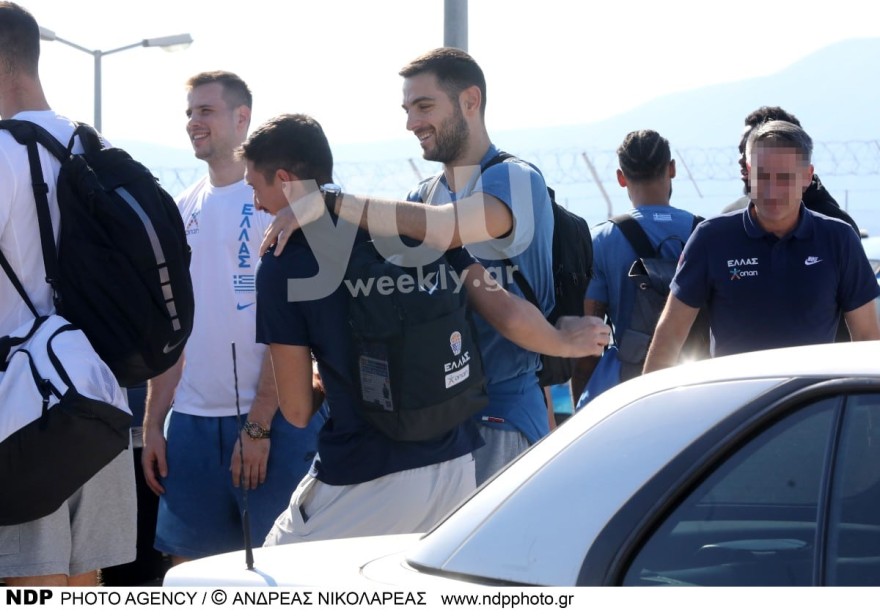 Λαρεντζάκης και Παπαπέτρου κατά την άφιξή τους στην Ελλάδα