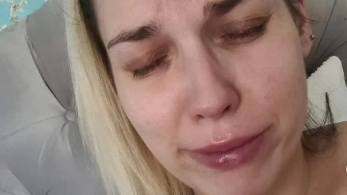 «Νοιώθω ότι θα καταρρεύσω...» - Το ηχηρό "γροθιά" στο στομάχι μήνυμα της Μαντώς Γαστεράτου σε όλες τις μανούλες