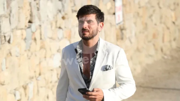 Μπόμπα - Τανιμανίδης: Ο Μάνος Γαβράς έγινε νονός της Φιλίππα και δημοσίευσε φωτογραφίες από τη βάφτιση