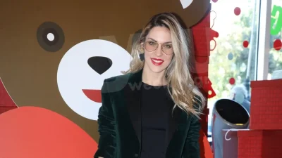 "Λιώνει" στο πλευρό της κορούλας της η Μαντώ Γαστεράτου - Την απαθανάτισε να κοιμάται πάνω της