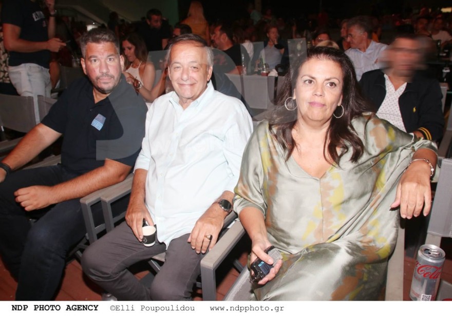 Ο Ανδρέας Μικρούτσικους με την σύντροφό του