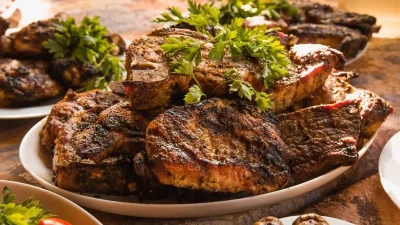 Είναι μέγα λάθος αλλά το κάνουμε όλοι - Ο λόγος που δεν πρέπει να γυρνάμε την μπριζόλα