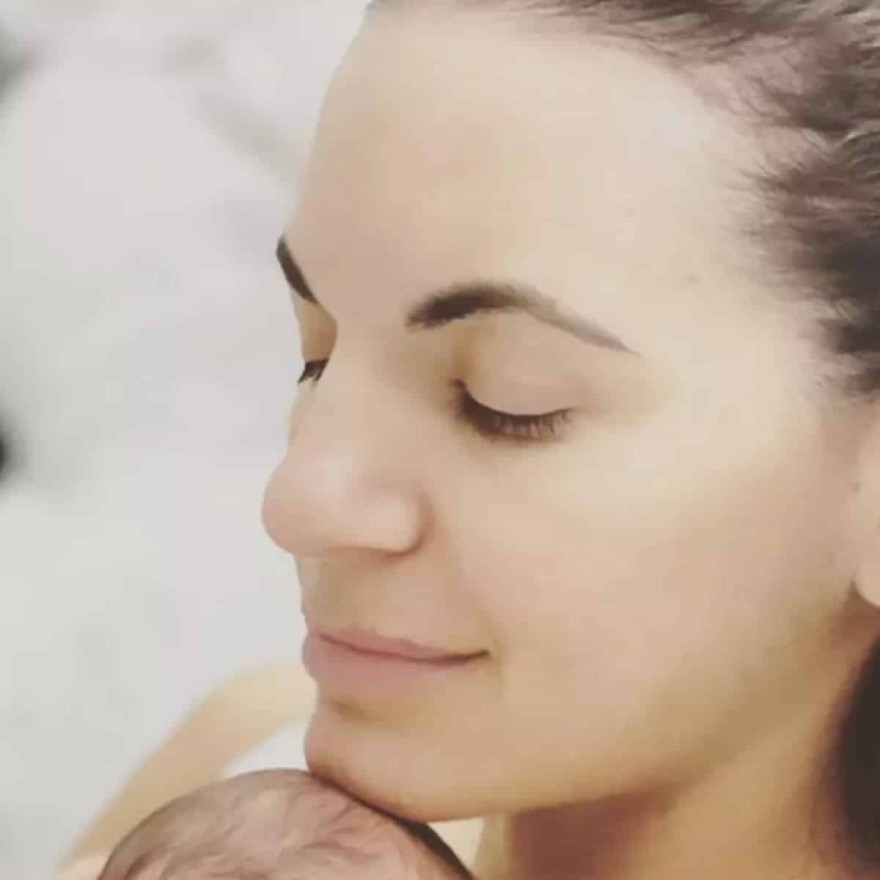 Η αδημοσίευτη φωτογραφία της Όλγας Κεφαλογάννη από το μαιευτήριο μετά τη γέννηση των διδύμων