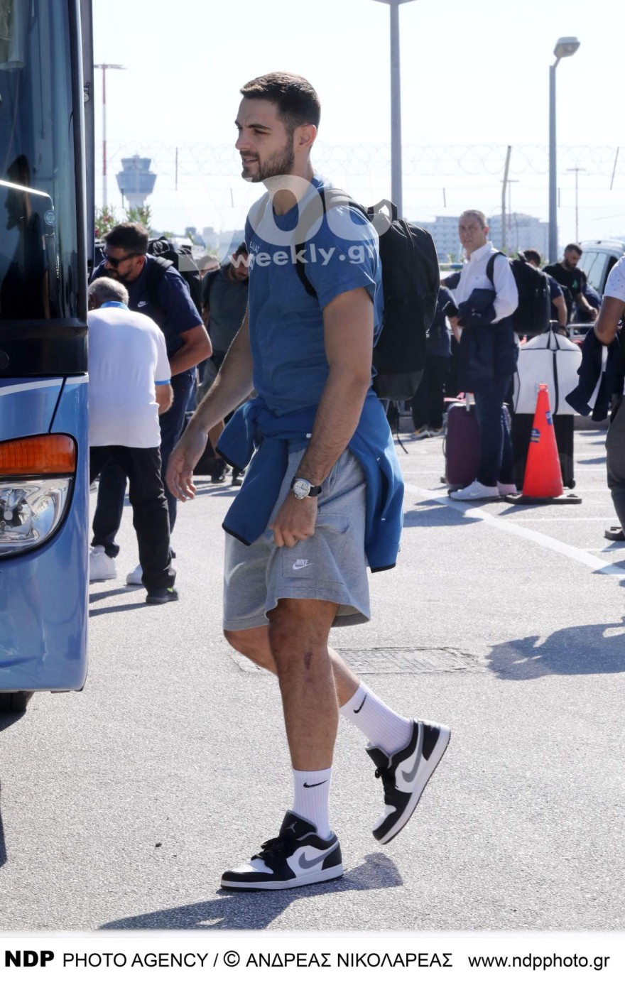 Ιωάννης Παπαπέτρου κατά την άφιξή του στην Ελλάδα