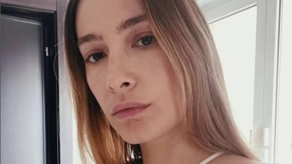 Με λευκό εσώρουχο και αψεγάδιαστο πρόσωπο χωρίς μακιγιάζ - Έτσι περνά το καλοκαίρι της η Παπαβλασοπούλου