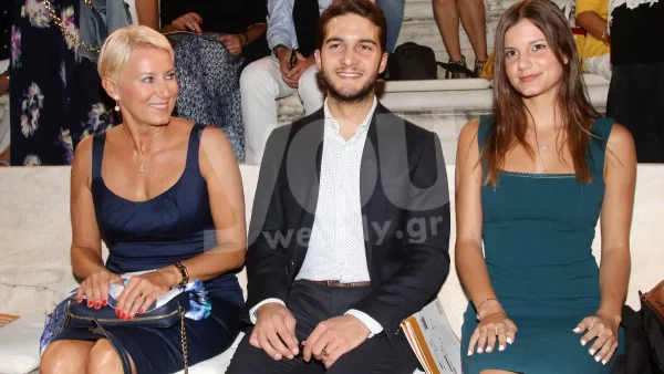 Με τα δίδυμα σε βραδινή έξοδο αλλά χωρίς τον Κώστα Καραμανλή - Τράβηξε όλα τα βλέμματα η Νατάσα Παζαΐτη