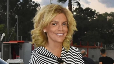 Με τσάντα και παπούτσια Gucci, αξίας 3.090 ευρώ, η Σάσα Σταμάτη στη φιέστα του Ολυμπιακού - Τράβηξε όλα τα βλέμματα