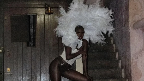 Φτερά και πούπουλα: Ότι θα χρειαστείς για μία αριστοκρατική εμφάνιση