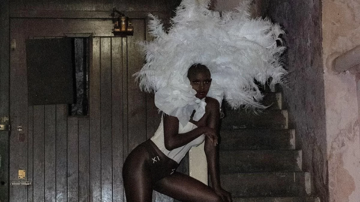 Φτερά και πούπουλα: Ότι θα χρειαστείς για μία αριστοκρατική εμφάνιση