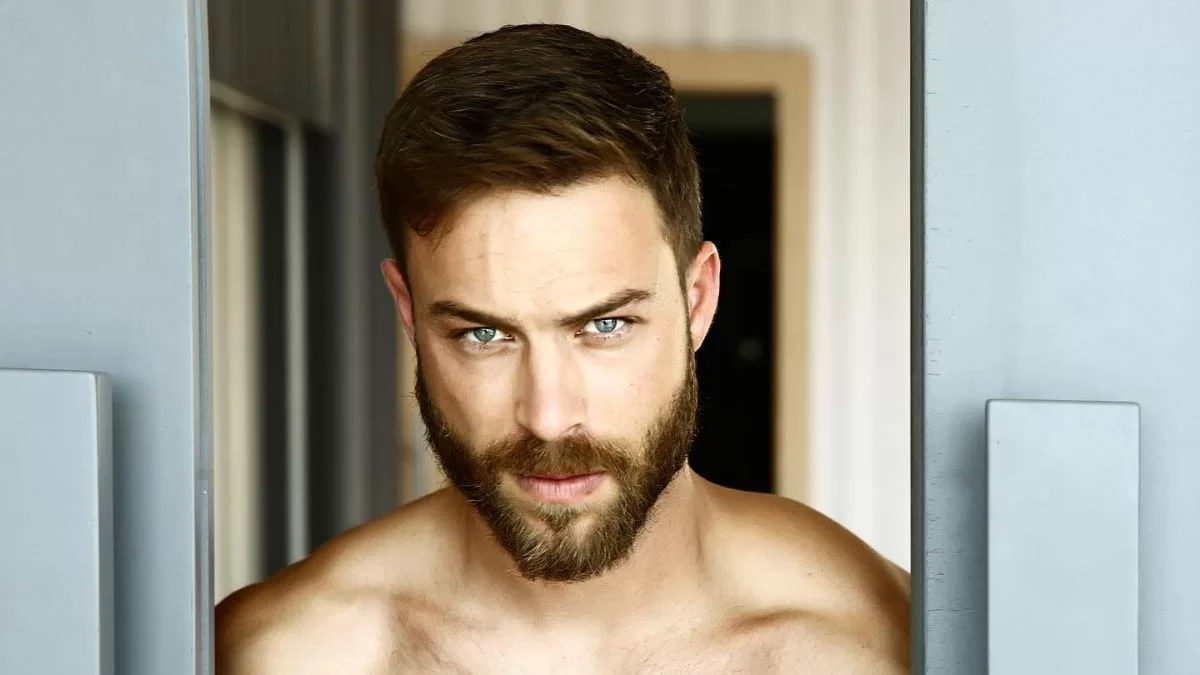 Μελαχρινή καλλονή με μία κόρη - Αυτή είναι η σύντροφος του Στέφανου Μιχαήλ από την «Άγρια Γη»