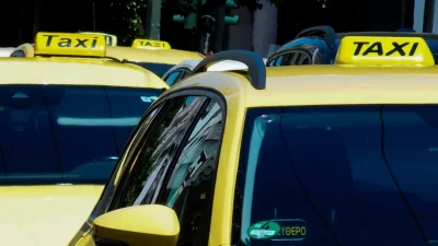 Επιστρέφει στο OPEN για δεύτερη σεζόν το «Ταξί» - Το πρόσωπο "φωτιά" που θα το παρουσιάσει