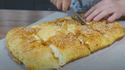 Τραγανό σουφλέ τυρόπιτας με γάλα και αυγά - Έτοιμο σε 10 λεπτά