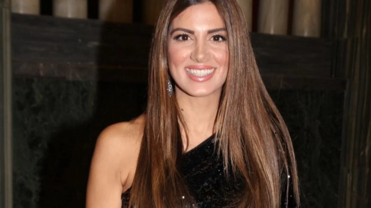 Σαν δύο σταγόνες νερό: Σπάνια φωτογραφία της Σταματίνας Τσιμτσιλή με την μητέρα και την αδερφή της