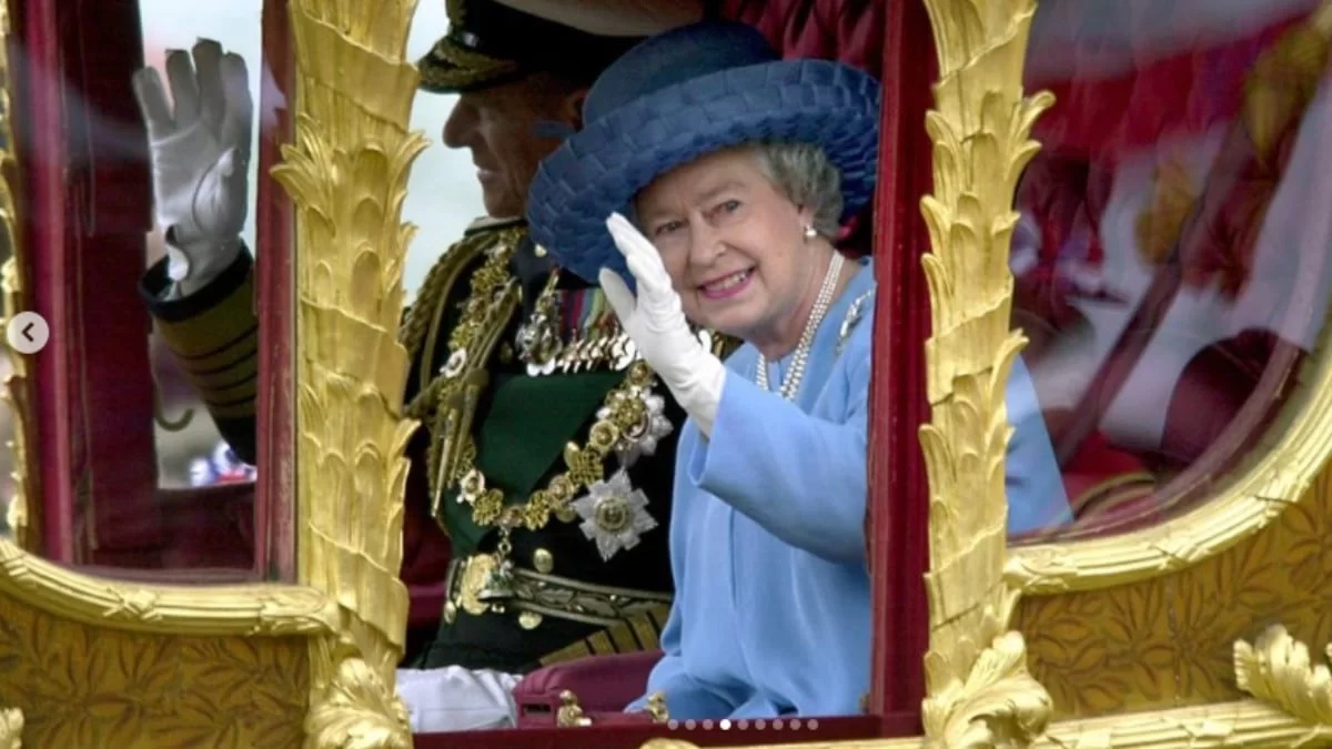 Κάνει το γύρο του διαδικτύου το βίντεο με τον φρουρό που λιποθυμά δίπλα στο φέρετρό της Βασίλισσας Ελισάβετ