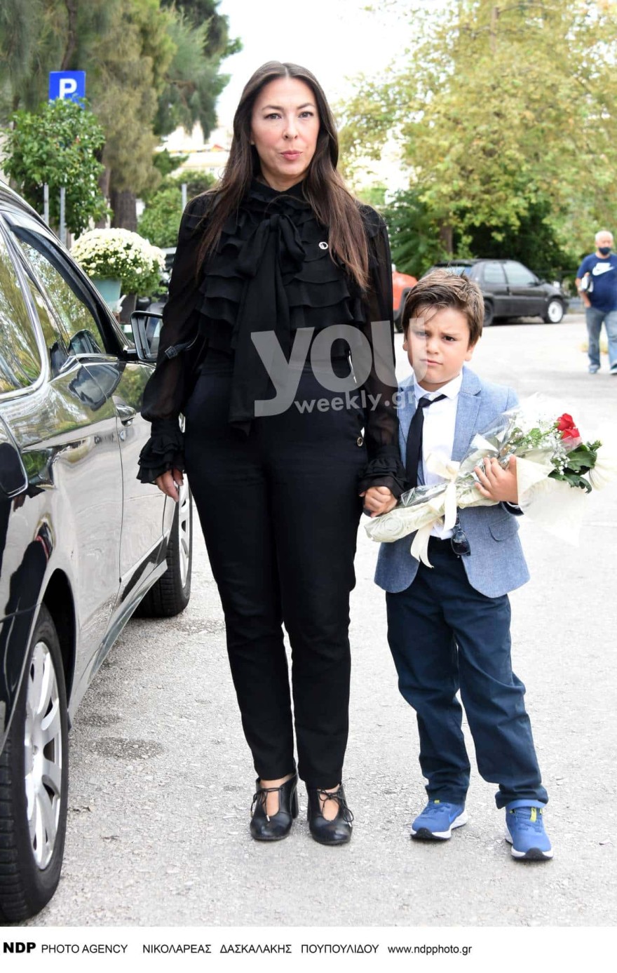 Ο Φοίβος Βουτσάς στην κηδεία της Μάρθας Καραγιάννη