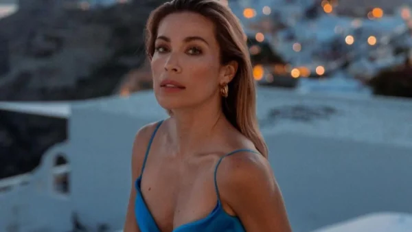 Δυο μέτρα τα πόδια της - Η φωτογραφία της Μαριέττας Χρουσαλά με ολόσωμο μαγιό που έφερε χαμό