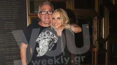 Με μοντέρνο μπαλκόνι και μαύρο τεράστιο πιάνο - Η μονοκατοικία της Ζήνα και του Λύρα στα Νότια προάστια