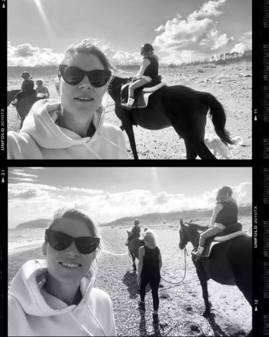 Οι φωτογραφίες της Βίκυς Καγιά με τα παιδιά της ανήμερα της 28ης Οκτωβρίου  2