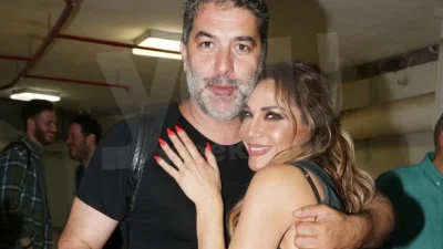 Την φιλούσε στο στόμα και την πλάτη - Οι παθιασμένες φωτογραφίες της Δέσποινας Βανδή και του Βασίλη Μπισμπίκη