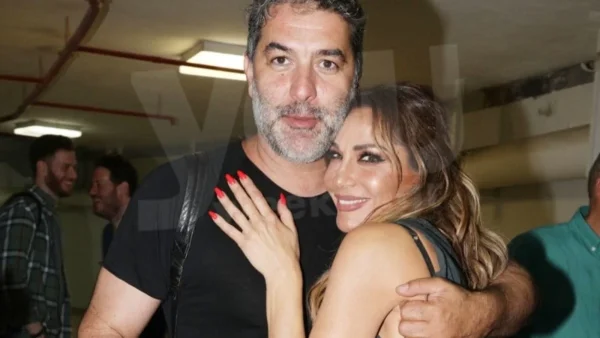 Την φιλούσε στο στόμα και την πλάτη - Οι παθιασμένες φωτογραφίες της Δέσποινας Βανδή και του Βασίλη Μπισμπίκη