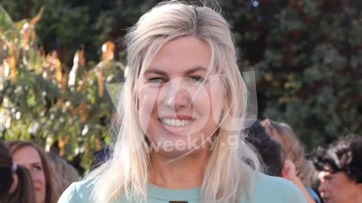 Η Ράνια Θρασκιά με γαλαζοπράσινο φόρεμα στα 48 της - Το φόρεσε στη βάφτιση του γιού του Παναγιώτη Χατζηδάκη και της Χαράς Σαράντη