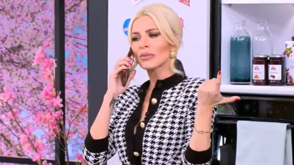 «Έχω εκπομπή, δεν με έχεις δει ποτέ;» - Το απρόσμενο τηλεφώνημα που δέχτηκε η Καινούργιου στον αέρα της Super Κατερίνας
