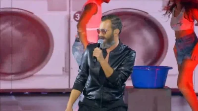 J2US: Θύελλα αντιδράσεων με την εμφάνιση του Άγγελου Μπράτη - «Η Σαμπρίνα νιώθει άβολα και δεν κρύβεται»