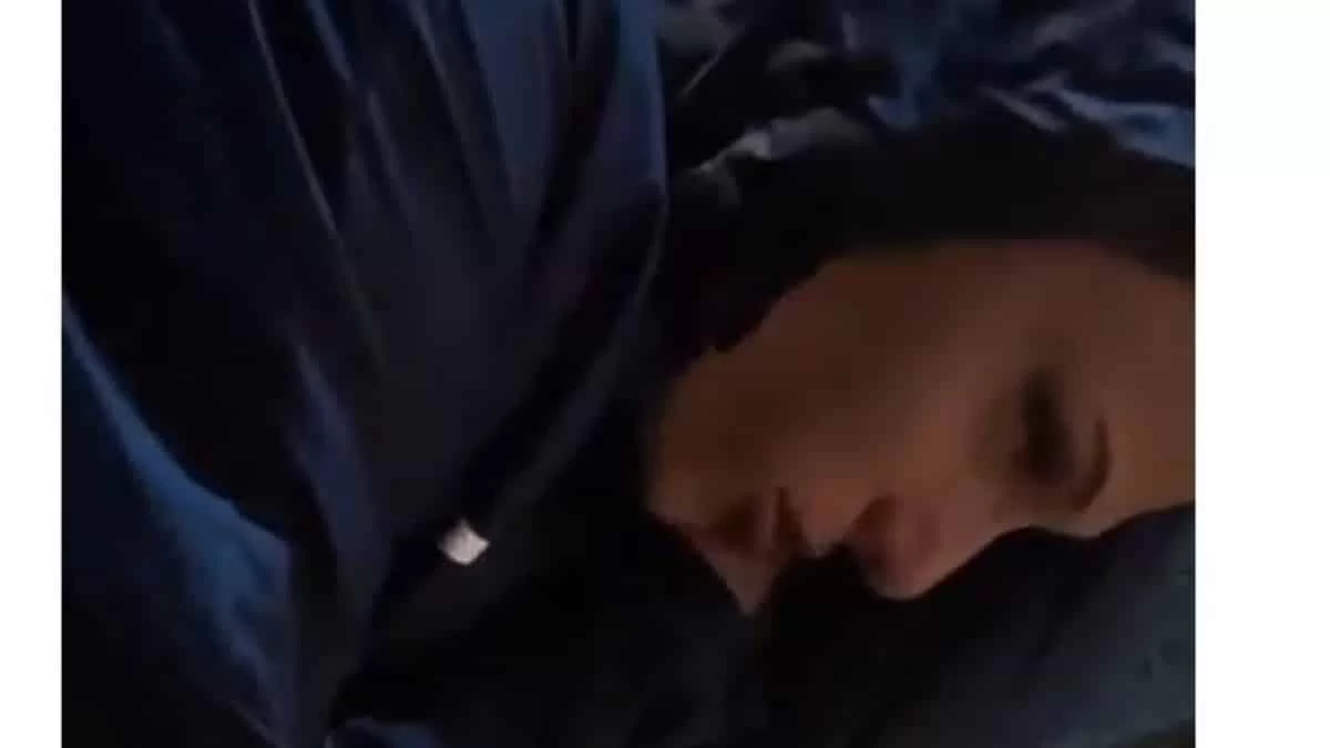 Κοιμόταν σε παγκάκι όλο το βράδυ - Το βίντεο με την Ασημίνα Χατζηανδρέου που κάνει τον γύρο του Διαδικτύου