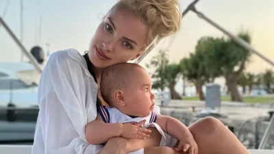 "Κοιτάξτε βασανιστήρια που περνάω" - Χαμός με το βίντεο της Τζούλια Νόβα και την 10 μηνών κόρη της