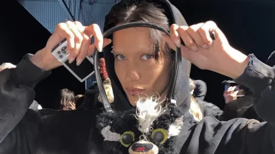 Balenciaga: Τα μοντέλα περπάτησαν στη λάσπη - Άλλο ένα εμβληματικό show στην Εμβομάδα Μόδας του Παρισιού