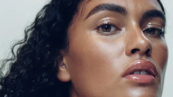 Απόκτησε το νέο υγρό κραγιόν με vinyl τελείωμα!