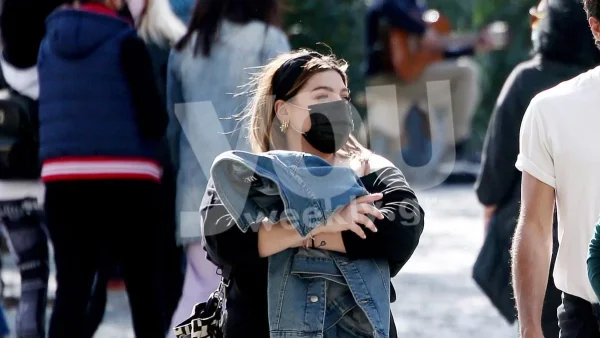 Το χαμόγελο έσβησε από τα χείλη της: Στα Ιωάννινα για την κηδεία της γιαγιάς της η Δανάη Μπάρκα