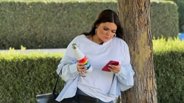 «Δεν ξέρω εσείς πώς αισθάνεστε, εγώ ντρέπομαι» - Ασύλληπτο ξέσπασμα από την Δανάη Μπάρκα