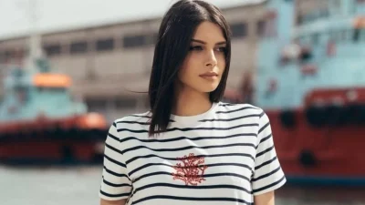 Της φόρεσε μια τεράστια ροζ κορδέλα - Η φωτογραφία της Άννας Μπεζάν με την νεογέννητη κόρη της 