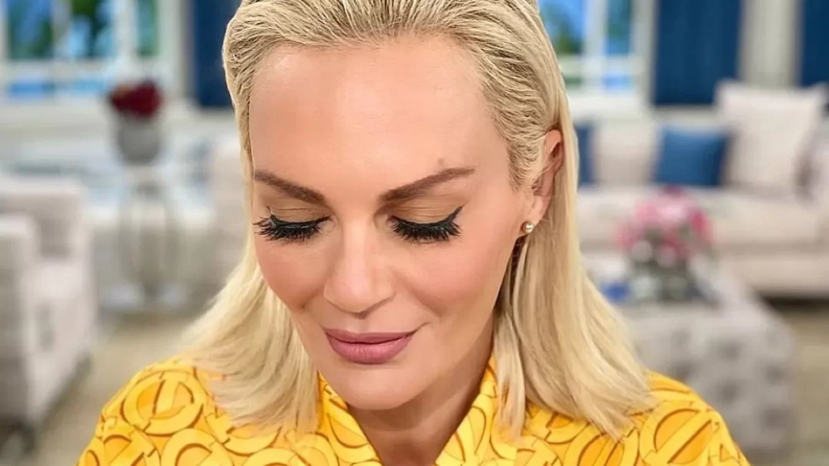 Το στιλ της 47χρονης Έλενας Χριστοπούλου είναι για όλους - 3 ιδιαίτερα αξεσουάρ που δεν αποχωρίζεται