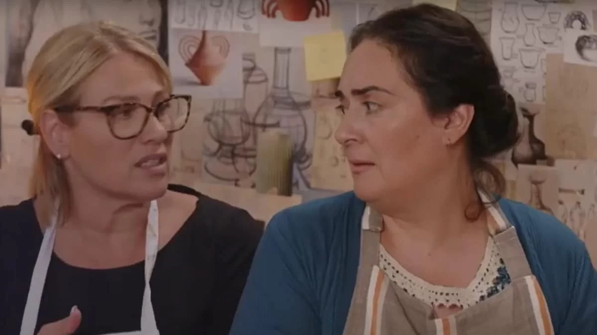 Ποιος Παπαδόπουλος (13/10): Η Μελίνα χαρίζει ένα "καυτό" νυχτικό στην Περιστέρα - Ξεσπά άγριος καβγάς στη γειτονιά της δεύτερης