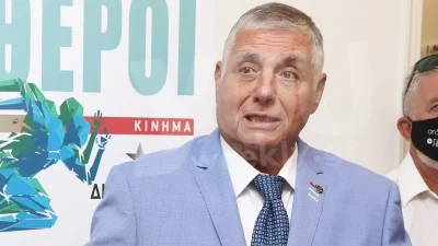 Γιώργος Τράγκας: Οι φάκελοι με τα περιουσιακά στοιχεία του παραδόθηκαν στην οικεγένειά του - Απών ο ένας από τους δυο γιους του