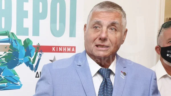 Γιώργος Τράγκας: Οι φάκελοι με τα περιουσιακά στοιχεία του παραδόθηκαν στην οικεγένειά του - Απών ο ένας από τους δυο γιους του