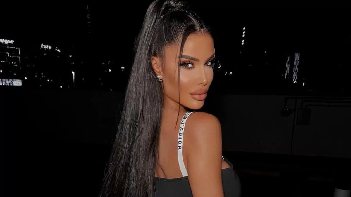 "Για αυτούς που δεν το κατάλαβαν..." - Η απάντηση της Ιωάννας Μπέλλα στα σχόλια για το photoshop που κάνει στις φωτογραφίες της