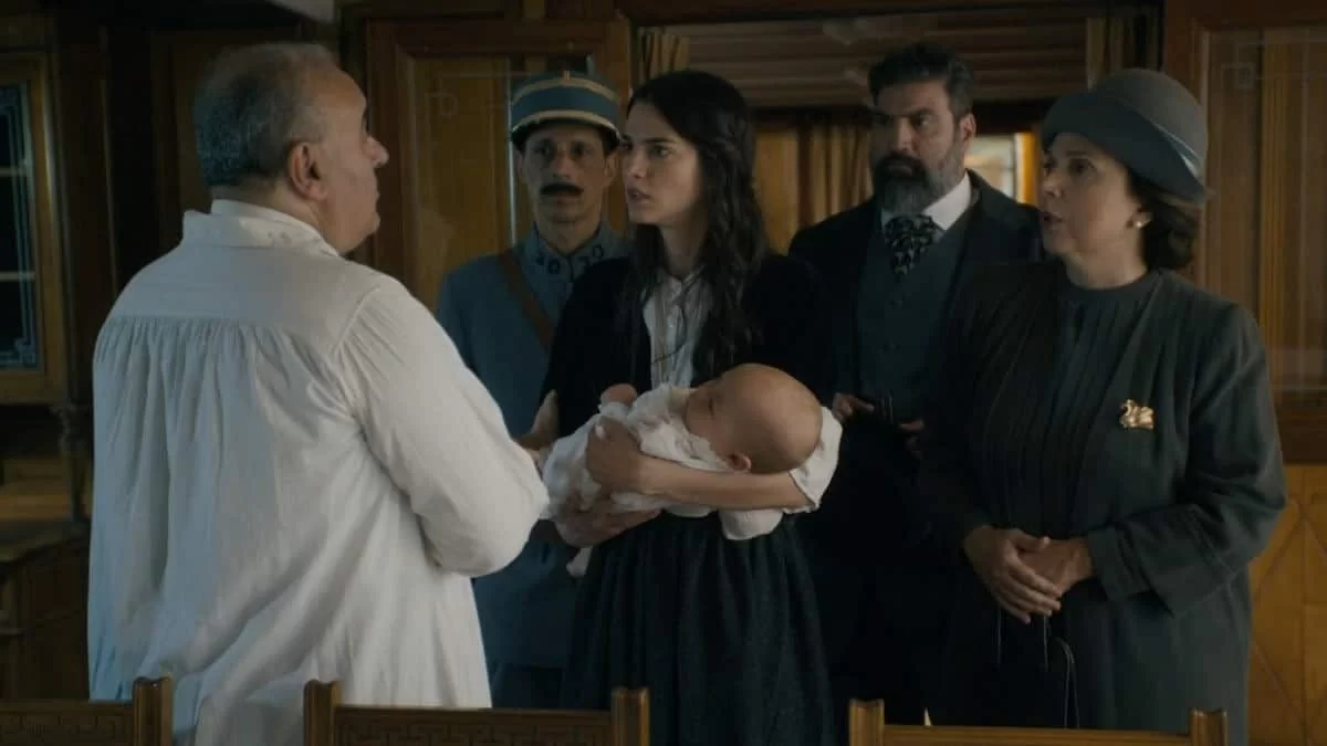 Πρεμιέρα απόψε 2/10 για το Κόκκινο Ποτάμι - Η Ιφιγένεια αναγκάζεται να κατέβει από το πλοίο γιατί το μωρό...