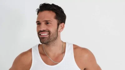 Ημίγυμνος στην πισίνα με μαύρο μαγιό - "Αναστάτωσε" ο Κωνσταντίνος Αργυρός με την ανάρτησή του