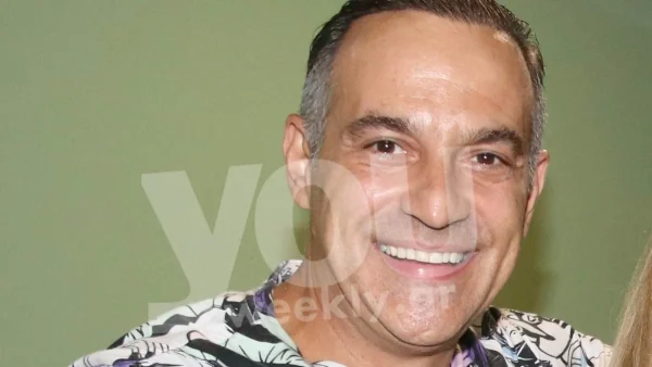 Πολλά χρόνια πριν γνωρίσει την Κατερίνα Καραβάτου - Ο Κρατερός Κατσούλης με κοιλιακούς και πλούσια μαύρα μαλλιά